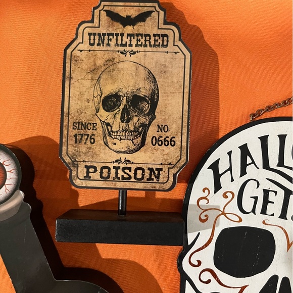 Halloween Skull Wall Decor Set - Black and White - Picture 6 of 9